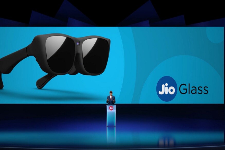 रिलायन्स समुहाचे चेअरमन मुकेश अंबानी (RIL Chairman Mukesh Ambani) यांनी जिओ 5G रोडमॅपचे अनावरण केले. 5G बरोबर जिओनं स्मार्ट ग्लास नावाचा एक चश्माही लॉंच केला आहे. रिलायन्स समुहाचे चेअरमन मुकेश अंबानी (RIL Chairman Mukesh Ambani) यांनी जिओ 5G रोडमॅपचे अनावरण केले. 5G बरोबर जिओनं स्मार्ट ग्लास नावाचा एक चश्माही लॉंच केला आहे.