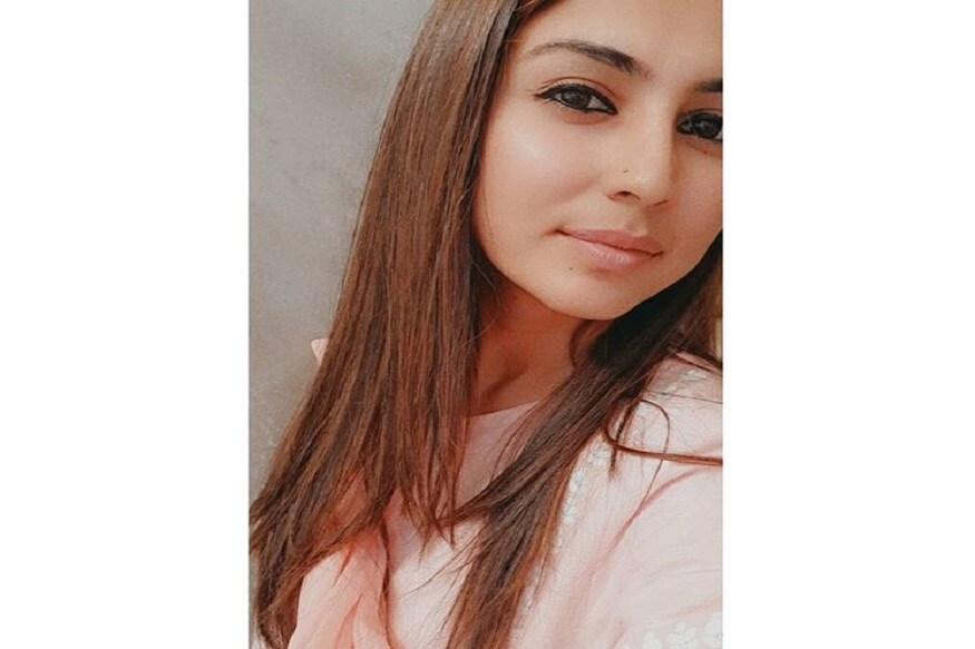 एवढेच नाही तर कैनत भारतीय कर्णधार विराट कोहलीही खूप मोठी चाहती आहे. विराटची फलंदाजी पाहून कैनत ताच्यावर फिदा झाली होती. सोशल मीडियावर कैनतने विराटचे कौतुकही केले होते. एवढेच नाही तर कैनत भारतीय कर्णधार विराट कोहलीही खूप मोठी चाहती आहे. विराटची फलंदाजी पाहून कैनत ताच्यावर फिदा झाली होती. सोशल मीडियावर कैनतने विराटचे कौतुकही केले होते.