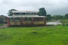 कोरोनाच्या भीतीमुळे स्मशानभूमीत गळफास लावून केली आत्महत्या कोरोनाच्या भीतीमुळे स्मशानभूमीत गळफास लावून केली आत्महत्या