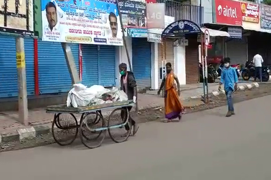 अख्खं गाव फक्त पाहत होतं, आणि 'ती' पतीचा मृतदेह हातगाडीवर ओढत नेत होती!