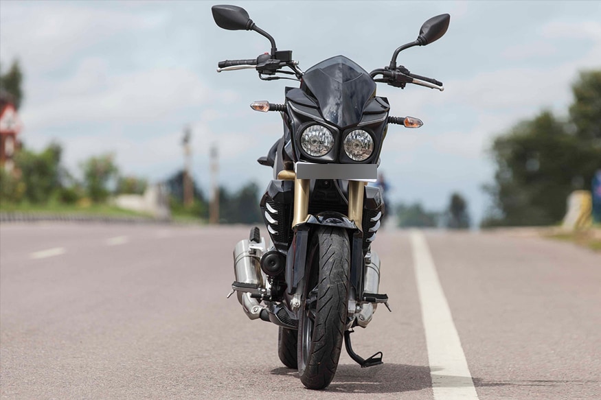 Mahindra Two-Wheelers ने आपल्या अधिकृत वेबसाइटवर Mahindra Mojo BS6 चा टिझर प्रसिद्ध केला आहे. यात कळून येते की, या बाइकमध्ये बदल केलेले आहे. 300 मध्ये ABS स्टीकरिंग साइड पॅनल दिले आहे. या बाइकमध्ये तांत्रिक असे कोणतेही बदल केले नाही, पण बाहेरील लूकमध्ये सुधारणा केली आहे. Mahindra Two-Wheelers ने आपल्या अधिकृत वेबसाइटवर Mahindra Mojo BS6 चा टिझर प्रसिद्ध केला आहे. यात कळून येते की, या बाइकमध्ये बदल केलेले आहे. 300 मध्ये ABS स्टीकरिंग साइड पॅनल दिले आहे. या बाइकमध्ये तांत्रिक असे कोणतेही बदल केले नाही, पण बाहेरील लूकमध्ये सुधारणा केली आहे.