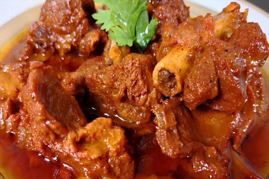 कैद्याच्या घरी बोकड पार्टी झोडली, दोन पोलिसांची ड्युटीच गेली!