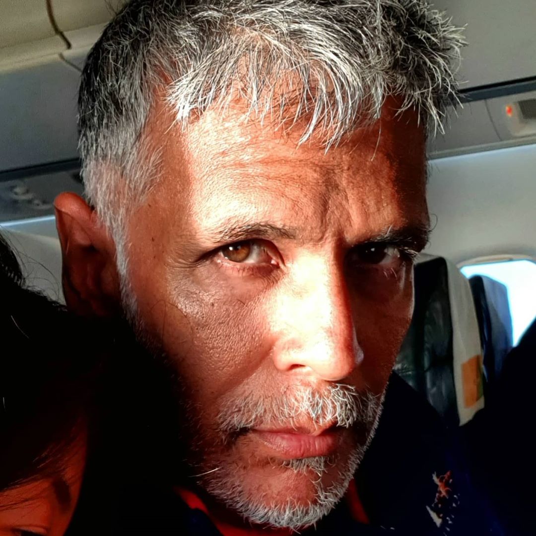 गार्डनमधील हा फोटो शेअर करताना मिलिंदने असे म्हटले आहे की, आपण प्रत्येक वेळी थोडेफार ट्रान्सफॉर्म होतो. वेळेनुसार आपले शरीर, मन, attitude, विचार बदलत असतो (फोटो सौजन्य- इन्स्टाग्राम @milindrunning) गार्डनमधील हा फोटो शेअर करताना मिलिंदने असे म्हटले आहे की, आपण प्रत्येक वेळी थोडेफार ट्रान्सफॉर्म होतो. वेळेनुसार आपले शरीर, मन, attitude, विचार बदलत असतो (फोटो सौजन्य- इन्स्टाग्राम @milindrunning)
