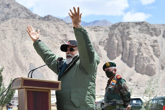PM मोदींचा षट्कार; चिनी कंपन्यांचे तब्बल 800 कोटी रुपये पाण्यात