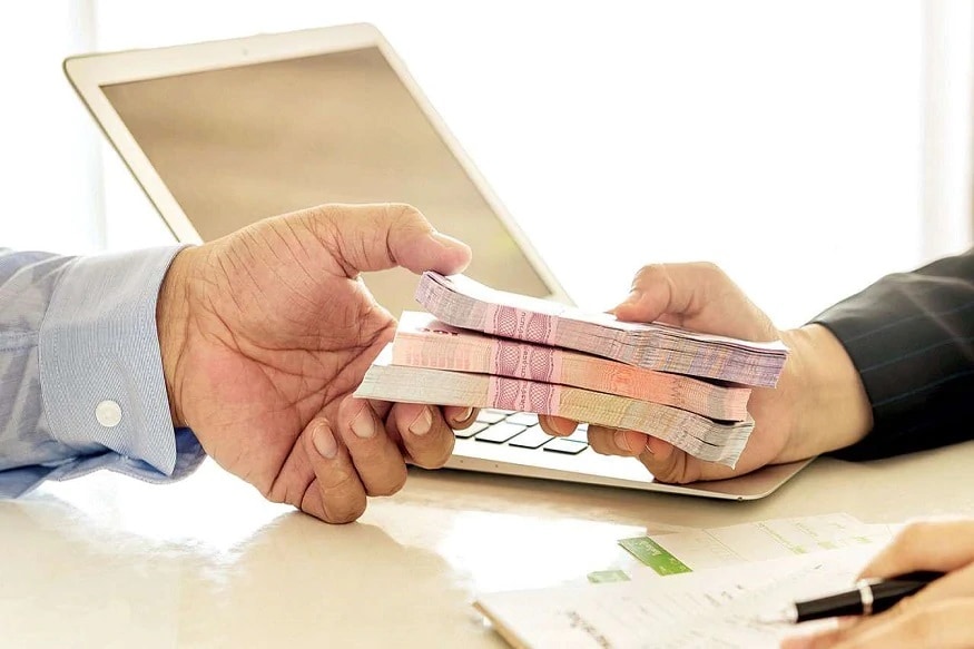 जर तुम्ही Fixed Deposit मध्ये गुंतवणूक करणार असाल, तर अशावेळी तुम्ही बजाज फायनान्समध्ये (Bajaj Finance) ऑनलाइन एफडी करू शकता जर तुम्ही Fixed Deposit मध्ये गुंतवणूक करणार असाल, तर अशावेळी तुम्ही बजाज फायनान्समध्ये (Bajaj Finance) ऑनलाइन एफडी करू शकता