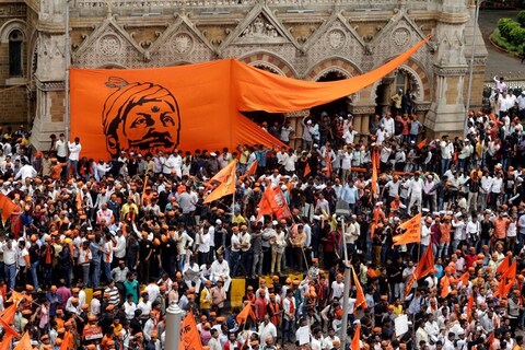 या आरक्षणासाठी महाराष्ट्रात प्रचंड महामोर्चे निघाले होते. सर्व जगभर त्याची चर्चा झाली. महाराष्ट्रातले सर्व पक्षांचं यावर एकमत असून  हे प्रकरण कोर्टात अडकलं होतं. 