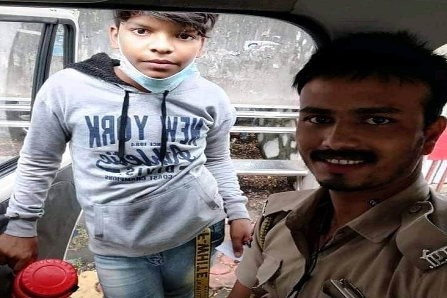 याला म्हणतात खाकी वर्दी! रस्त्यावर चहा विकणाऱ्या मुलाला मुंबई पोलिसानं केली मोठी मदत