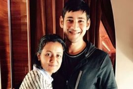 माजी मिस इंडिया आणि अभिनेत्री नम्रता शिरोडकर सोशल मीडियावर कायम अॅक्टिव्ह असते. बर्याचदा ती तिच्या चाहत्यांशीही संवाद साधते. अशातच तिने माजी भारतीय कर्णधार एमएस धोनी आणि सध्याचा कर्णधार विराट कोहलीशी संबंधित खास गुपित उघड केलं. माजी मिस इंडिया आणि अभिनेत्री नम्रता शिरोडकर सोशल मीडियावर कायम अॅक्टिव्ह असते. बर्याचदा ती तिच्या चाहत्यांशीही संवाद साधते. अशातच तिने माजी भारतीय कर्णधार एमएस धोनी आणि सध्याचा कर्णधार विराट कोहलीशी संबंधित खास गुपित उघड केलं.