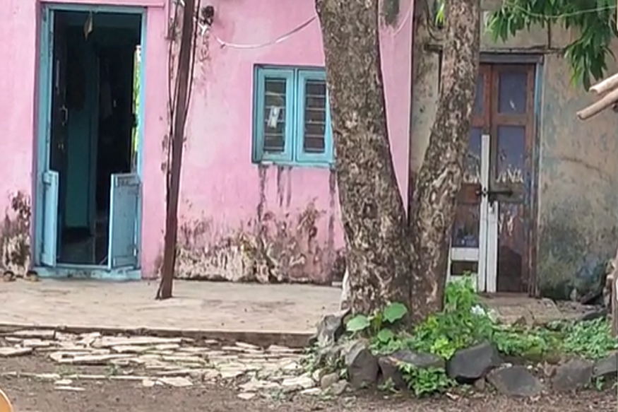 बापानेच केला अतिप्रसंग, संतापलेल्या मुलीने गळ्यावर पाय देऊन घेतला जीव