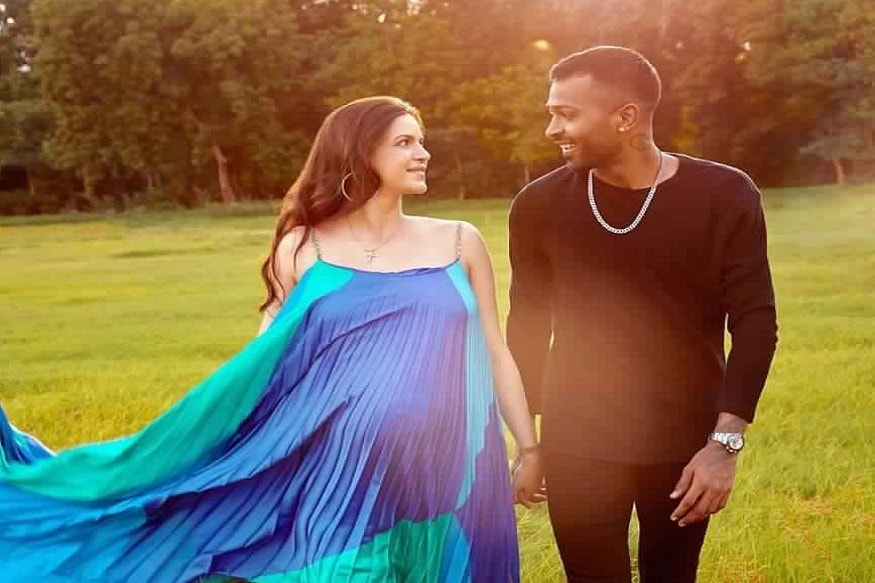 भारतीय क्रिकेटर हार्दिक पांड्या (Hardik Pandya) आणि अभिनेत्री नताशा स्टेनकोविकच्या (Natasa Stankovic) घरी लवकरच नवा पाहुणा येणार आहे. आयुष्याच्या नव्या प्रवासाला सुरुवात करताना हे दोन्ही लव्ह बर्ड्स अधिकच रोमँटिक झाले आहेत. (PHOTO - INSTAGRAM) भारतीय क्रिकेटर हार्दिक पांड्या (Hardik Pandya) आणि अभिनेत्री नताशा स्टेनकोविकच्या (Natasa Stankovic) घरी लवकरच नवा पाहुणा येणार आहे. आयुष्याच्या नव्या प्रवासाला सुरुवात करताना हे दोन्ही लव्ह बर्ड्स अधिकच रोमँटिक झाले आहेत. (PHOTO - INSTAGRAM)