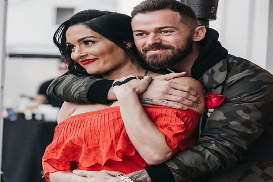 WWE ची कुस्तीपटू निकी बेला (Nikki Bella) विविध कारणांसाठी चर्चेत असते. WWE मधील सुपरस्टार्सबरोबर असणाऱ्या अफेअरमुळे ती विशेष चर्चेत राहिली होती. आता तिचे बोल्ड फोटो सोशल मीडियावर व्हायरल होत आहेत. WWE ची कुस्तीपटू निकी बेला (Nikki Bella) विविध कारणांसाठी चर्चेत असते. WWE मधील सुपरस्टार्सबरोबर असणाऱ्या अफेअरमुळे ती विशेष चर्चेत राहिली होती. आता तिचे बोल्ड फोटो सोशल मीडियावर व्हायरल होत आहेत.