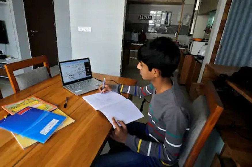 Online classesसाठी आता शाळांची मनमानी बंद, केंद्राने जाहीर केले नवे नियम
