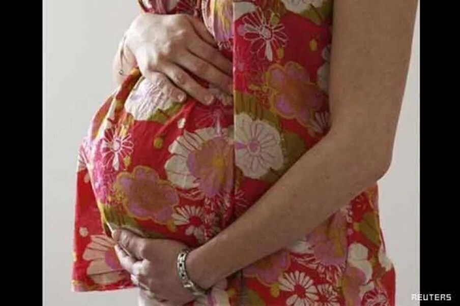 संशोधकांनी मार्च ते ऑगस्टपर्यंत 3,374 मातांचा अभ्यास केला. त्यापैकी 252  महिला गरोदरपणात कोरोना पॉझिटिव्ह असल्याच्या आढळल्या.