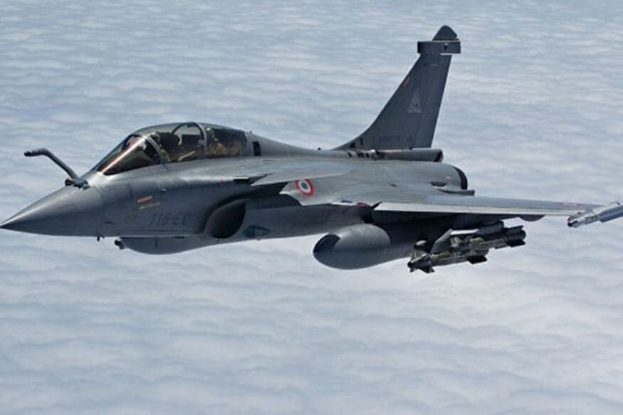 ते म्हणाले की सरकारने सांगावं की जर 526 कोटी रुपयांचं एअर क्राफ्ट 1670 रुपयांचं कसं झालं? 126 ऐवजी 36 राफेल विमान का खरेदी करण्यात आले. एचएएलच्या ऐवजी दिवाळखोर अनिल अंबानी यांना कॉन्टरॅक्ट का देण्यात आलं? ते म्हणाले की सरकारने सांगावं की जर 526 कोटी रुपयांचं एअर क्राफ्ट 1670 रुपयांचं कसं झालं? 126 ऐवजी 36 राफेल विमान का खरेदी करण्यात आले. एचएएलच्या ऐवजी दिवाळखोर अनिल अंबानी यांना कॉन्टरॅक्ट का देण्यात आलं?