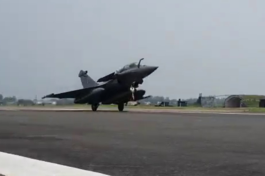 भारतासाठी आनंदाची बातमी! फ्रान्स पुढच्या महिन्यात पाठवणार आणखी 5 राफेल लढाऊ विमानं