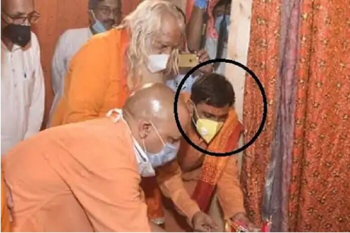 राम जन्मभूमीच्या जागी दैनंदिन पूजा करणाऱ्या पुजाऱ्याला कोरोनाची लागण झाली आहे. प्रदीप दास असं त्यांचं नाव आहे.