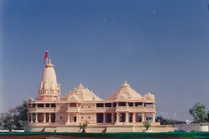 प्रस्तावित राम मंदिर हे 161 फूट उंच असून त्याला 5 घुमटाकार शिखरं असणार आहेत. राम मंदिर परिसर आणि सर्व अयोध्येच्या विकासाचा नकाशा तयार केला जात आहे.
