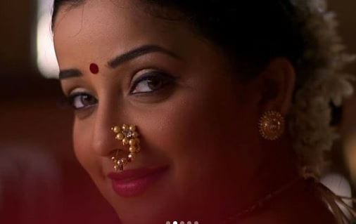 लग्नाआधी या मालिकेतील शेवंताचा हिरवा चुडा आणि गळ्यात मंगळसूत्र घातलेला फोटो सोशल मीडियावर चर्चेचा विषय ठरत आहे. (फोटो सौजन्य - इन्स्टाग्राम) लग्नाआधी या मालिकेतील शेवंताचा हिरवा चुडा आणि गळ्यात मंगळसूत्र घातलेला फोटो सोशल मीडियावर चर्चेचा विषय ठरत आहे. (फोटो सौजन्य - इन्स्टाग्राम)