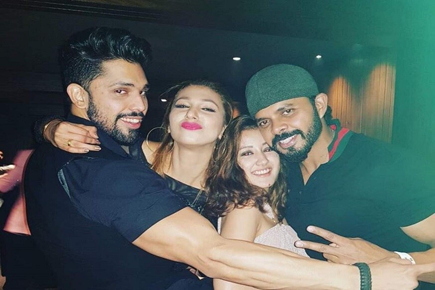 हरमीतने सांगितले की श्रीसंत रात्रंदिवस पार्टी करत असे आणि त्याच्या खोलीत मुलीही होत्या. 2013मध्ये जेव्हा श्रीसंतला अटक करण्यात आली तेव्हाही त्याच्या खोलीतून एक महिला असल्याचे दिसले होते. हरमीतने सांगितले की श्रीसंत रात्रंदिवस पार्टी करत असे आणि त्याच्या खोलीत मुलीही होत्या. 2013मध्ये जेव्हा श्रीसंतला अटक करण्यात आली तेव्हाही त्याच्या खोलीतून एक महिला असल्याचे दिसले होते.