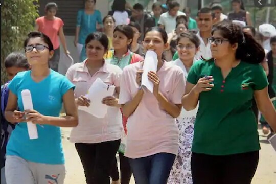 SSC Result :अकरावीत मनासारखं कॉलेज मिळणं होऊ शकतं अवघड, 90s club ची स्पर्धा वाढली