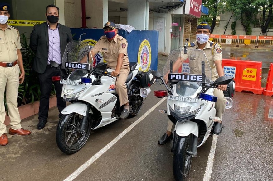 सुझुकी मोटरसायकल इंडिया (Suzuki Motorcycle India) ने मुंबई पोलीस दलाला 10 सुझुकी जिक्सर एसएफ 250 (Suzuki Gixxer SF 250) भेट म्हणून दिल्या आहे. सुझुकी मोटरसायकल इंडिया (Suzuki Motorcycle India) ने मुंबई पोलीस दलाला 10 सुझुकी जिक्सर एसएफ 250 (Suzuki Gixxer SF 250) भेट म्हणून दिल्या आहे.