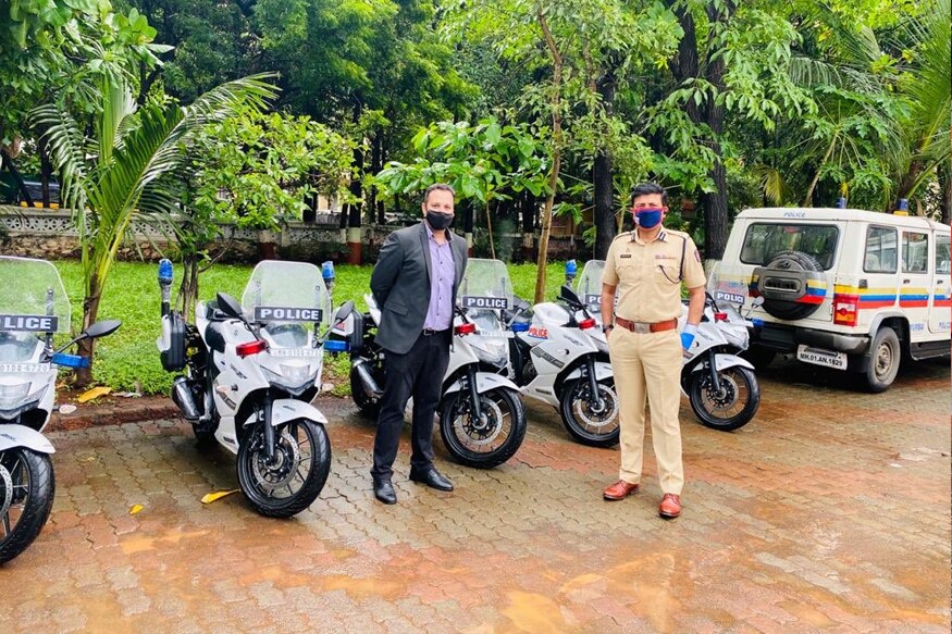 याआधी सुझुकीने 2019 मध्ये गुरूग्राम पोलीस दलाला 10 Suzuki Gixxer SF 250 भेट दिल्या होत्या. तसंच सुरत पोलिसांनीही पेट्रोलिंग करण्यासाठी सुझुकीच्या गाड्यांचा वापर सुरू केला आहे. याआधी सुझुकीने 2019 मध्ये गुरूग्राम पोलीस दलाला 10 Suzuki Gixxer SF 250 भेट दिल्या होत्या. तसंच सुरत पोलिसांनीही पेट्रोलिंग करण्यासाठी सुझुकीच्या गाड्यांचा वापर सुरू केला आहे.