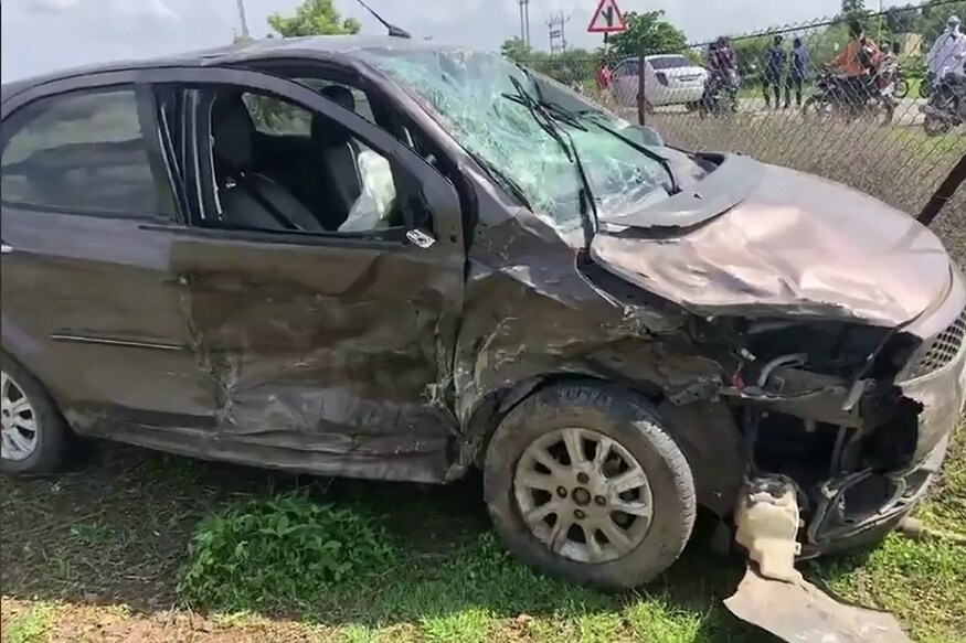 टाटा Tiago कारची वेग हा साधारणपणे 80-85 च्या दरम्यान होता, तर मारुती स्विफ्टचा वेग हा 100 हुन अधिक होता. (image courtesy: Nikhil Rana) टाटा Tiago कारची वेग हा साधारणपणे 80-85 च्या दरम्यान होता, तर मारुती स्विफ्टचा वेग हा 100 हुन अधिक होता. (image courtesy: Nikhil Rana)