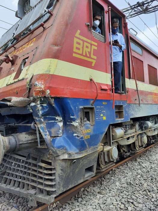 ट्रकला बाजूला करून 1.30 च्या सुमारास रेल्वे पुन्हा अमृतसरला रवाना झाली.