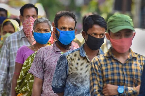 मास्क न घालणाऱ्यावर सगळ्यात जास्त कारवाई पाश्चिम उपनागरात कांदिवली इथं करण्यात आली. तर रस्त्यावर थुंकणारे सगळ्यात जास्त मुंबईकर एन वॉर्ड म्हणजे घाटकोपर मध्ये करण्यात आली.