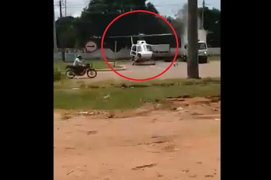 बापरे! हेलिकॉप्टर आणि ट्रक यांच्यात झाली टक्कर? वाचा या VIRAL VIDEO मागचे सत्य