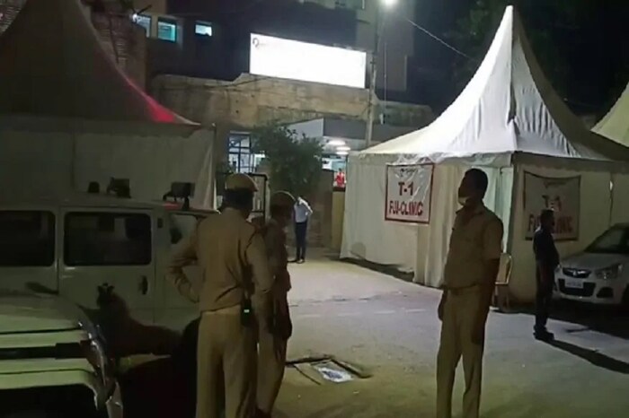 उत्तर प्रदेशातील कानपूरमध्ये थरारक घटना समोर आली आहे. कानपूर पोलिसांवर अज्ञातांनी भ्याड हल्ला करत गोळीबार केला. या हल्ल्यामध्ये डीएसपीसह 8 पोलीस शहीद झाले आहे. या हल्ल्यात एसओ बिथूर यांच्यासह 6 पोलीस गंभीर जखमी आहेत. सर्व जखमी पोलिसांची प्रकृती गंभीर असल्यानं त्यांना उपचारासाठी रीजेंसी रुग्णालयात दाखल करण्यात आलं आहे. 