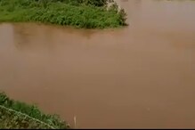 VIDEO : लॉकडाऊननंतर बळीराजावर अस्मानी संकट, पुरामध्ये उरलं सुरलंही वाहून गेलं VIDEO : लॉकडाऊननंतर बळीराजावर अस्मानी संकट, पुरामध्ये उरलं सुरलंही वाहून गेलं