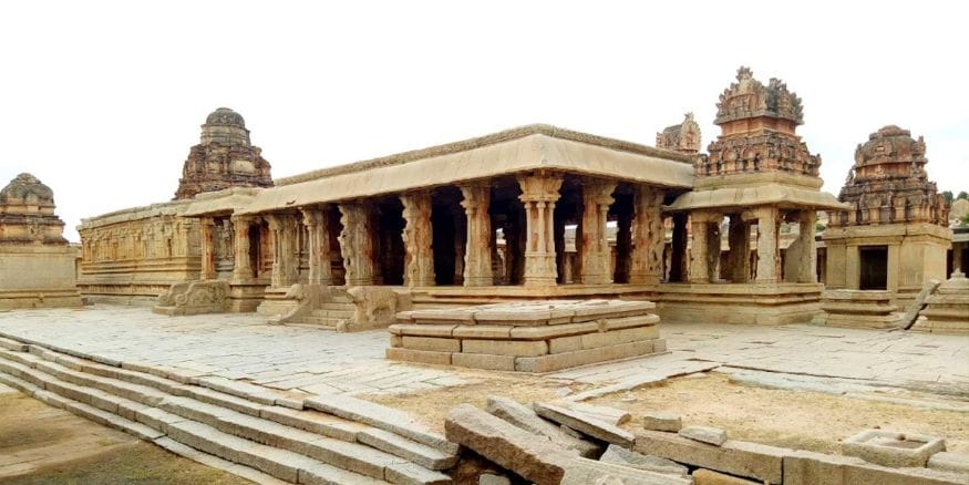 हंपीचं हे बाळकृष्ण मंदिर जगभरातल्या पर्यटकांचं आकर्षण आहे. UNESCO ची ही वर्ल्ड हेरिटेज साइट आहे. हंपीचं हे बाळकृष्ण मंदिर जगभरातल्या पर्यटकांचं आकर्षण आहे. UNESCO ची ही वर्ल्ड हेरिटेज साइट आहे.