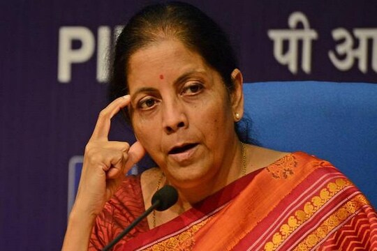 देशाच्या पहिला महिल्या संरक्षण मंत्री होण्याव्यतिरिक्त सीतारामन पेशाने एक अर्थशास्त्रज्ञ आणि समाजसेविका आहेत. त्यांचे वडील नारायण सीतारामन भारतीय रेल्वेमध्ये कार्यरत होते. वडील रेल्वेत असल्यामुळे सीतारामन यांचे बालपण विविध राज्यांमध्ये गेले आहे. 