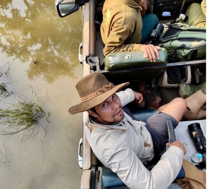  त्याचे शालेय शिक्षण सोनीपत बोर्डिंग स्कूलमधून झाले आहे. रणदीपने याच ठिकाणाहून स्कूल प्रोडक्शनमधून अभिनय करण्यास सुरूवात केली. (फोटो सौजन्य- instagram/@randeephooda) 