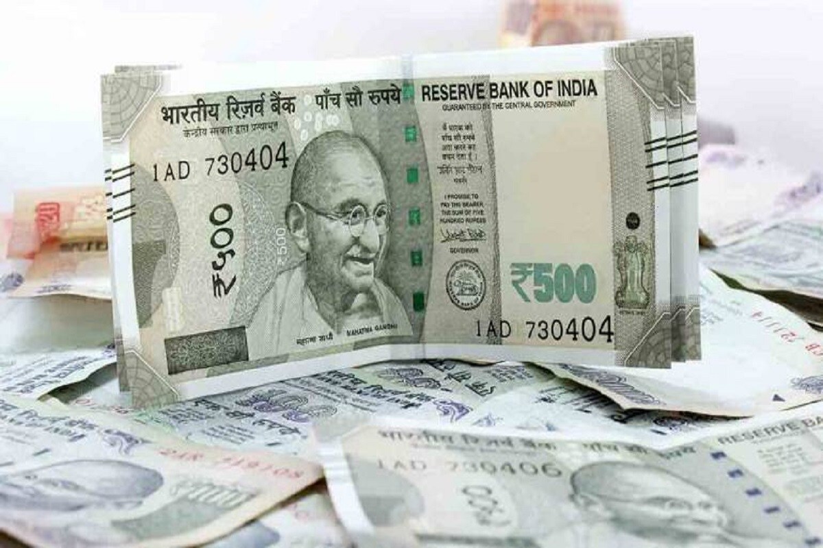 कोरोनाच्या काळात ऑनलाइन फसवणूक वाढवण्याचं प्रमाण खूप वाढलं आहे. त्यामुळे अशा कठीण काळात आपल्या खात्यावर असलेले पैसे अधिक सुरक्षित राहावेत यासाठी आपण काही गोष्टींची काळजी घेणं गरजेचं आहे. नाहीतर कर्मचारी भविष्य संघटन निधी या संस्थेनं (EPFO) नागरिकांसाठी अलर्ट जारी केला आहे. कोरोनाच्या काळात ऑनलाइन फसवणूक वाढवण्याचं प्रमाण खूप वाढलं आहे. त्यामुळे अशा कठीण काळात आपल्या खात्यावर असलेले पैसे अधिक सुरक्षित राहावेत यासाठी आपण काही गोष्टींची काळजी घेणं गरजेचं आहे. नाहीतर कर्मचारी भविष्य संघटन निधी या संस्थेनं (EPFO) नागरिकांसाठी अलर्ट जारी केला आहे.