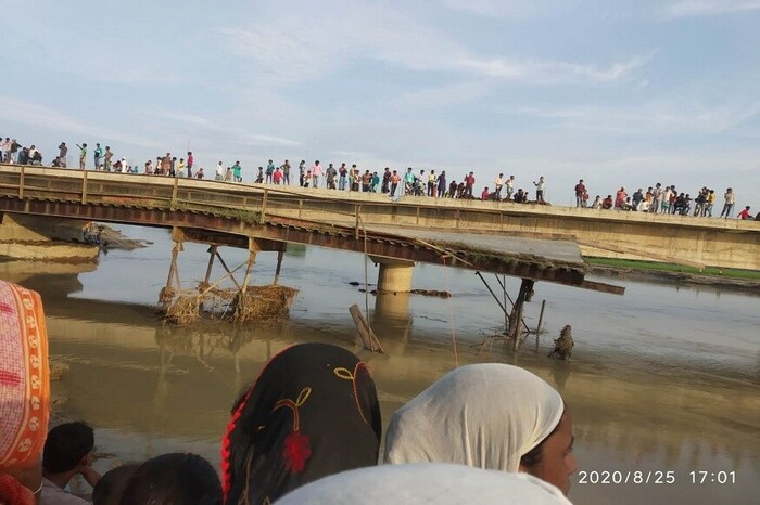 या अपघातात 20 ते 25 लोक बेपत्ता असल्याची माहिती स्थानिक मुफ्ती हसन आणि मो. तहसिन यांनी दिली आहे. या घटनेच्या वेळी एरिया एसडीपीओ पुष्कर कुमार यांच्यासह सर्व अधिकारी रात्री उशिरापासून घटनास्थळी हजर आहेत आणि बेपत्ता लोकांना शोध सुरू आहे.