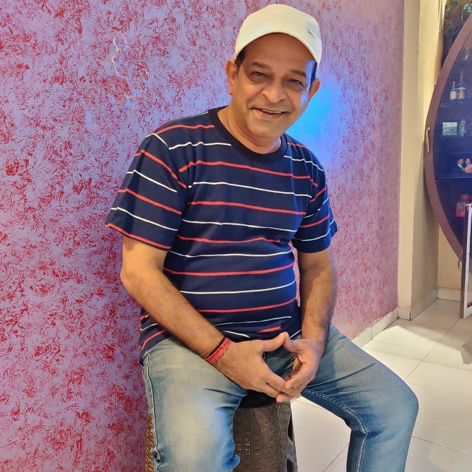 अब्दुल ही भूमिका निभावणाऱ्या शरद सांकला (Sharad Sankla) यांनी साधेपणाने भूमिका साकारत प्रेक्षकांची मन जिंकले आहे. मात्र एक काळ असा होता की त्यांना काम मिळवण्यासाठी खूप कष्ट सहन करावे लागले होते. एका मीडिया अहवालानुसार आज शरद कोट्यवधींचे मालक आहेत. (फोटो सौजन्य-@officialsharadsankla19/Instagram) अब्दुल ही भूमिका निभावणाऱ्या शरद सांकला (Sharad Sankla) यांनी साधेपणाने भूमिका साकारत प्रेक्षकांची मन जिंकले आहे. मात्र एक काळ असा होता की त्यांना काम मिळवण्यासाठी खूप कष्ट सहन करावे लागले होते. एका मीडिया अहवालानुसार आज शरद कोट्यवधींचे मालक आहेत. (फोटो सौजन्य-@officialsharadsankla19/Instagram)