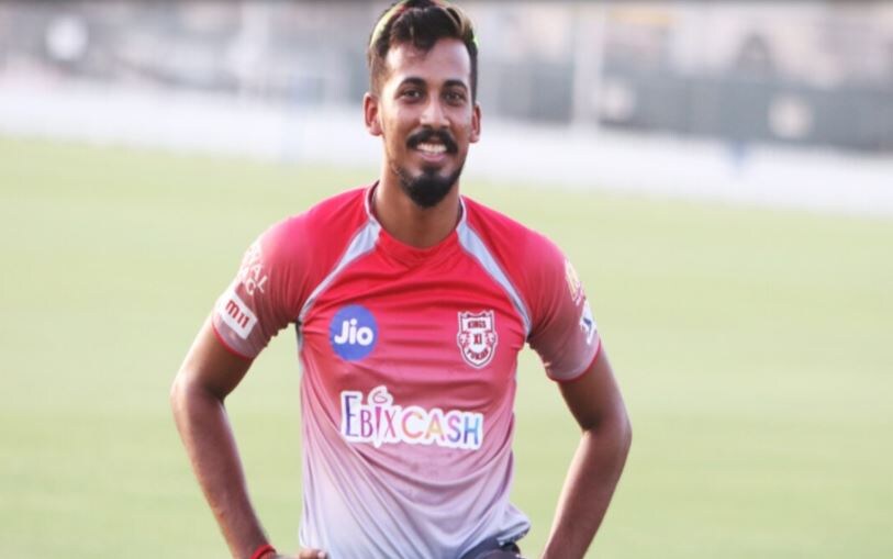 2018 अंडर वर्ल्ड कपमध्ये जबरदस्त कामगिरी करणारा इशान पोरेलही या यादीत आहे. इशान आयपीएलमध्ये किंग्ज इलेव्हन पंजाब संघाकडून खेळेल. या युवा गोलंदाजानं आपल्या संघाला अनेक सामने जिंकून दिले आहेत. 2018 अंडर वर्ल्ड कपमध्ये जबरदस्त कामगिरी करणारा इशान पोरेलही या यादीत आहे. इशान आयपीएलमध्ये किंग्ज इलेव्हन पंजाब संघाकडून खेळेल. या युवा गोलंदाजानं आपल्या संघाला अनेक सामने जिंकून दिले आहेत.