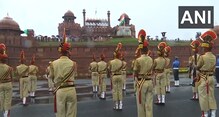 74th Independence Day : लाल किल्ल्यावरील परेडच्या सरावाची विलक्षण दृश्यं, पाहा PHOTOS 74th Independence Day : लाल किल्ल्यावरील परेडच्या सरावाची विलक्षण दृश्यं, पाहा PHOTOS