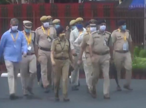 स्वातंत्र्य दिनाच्या पार्श्वभूमीवर लाल किल्ल्यावर सॅनिटायझेशन करण्यात आलं आहे. पोलीस आणि वॉलेंटियर्स तैनात असणार आहेत. याशिवाय तिथल्या नियमांचं काटेकोर पणानं पालन केलं जाणार आहे. थर्मल स्क्रिनिंगही असणार आहे. स्वातंत्र्य दिनाच्या पार्श्वभूमीवर लाल किल्ल्यावर सॅनिटायझेशन करण्यात आलं आहे. पोलीस आणि वॉलेंटियर्स तैनात असणार आहेत. याशिवाय तिथल्या नियमांचं काटेकोर पणानं पालन केलं जाणार आहे. थर्मल स्क्रिनिंगही असणार आहे.