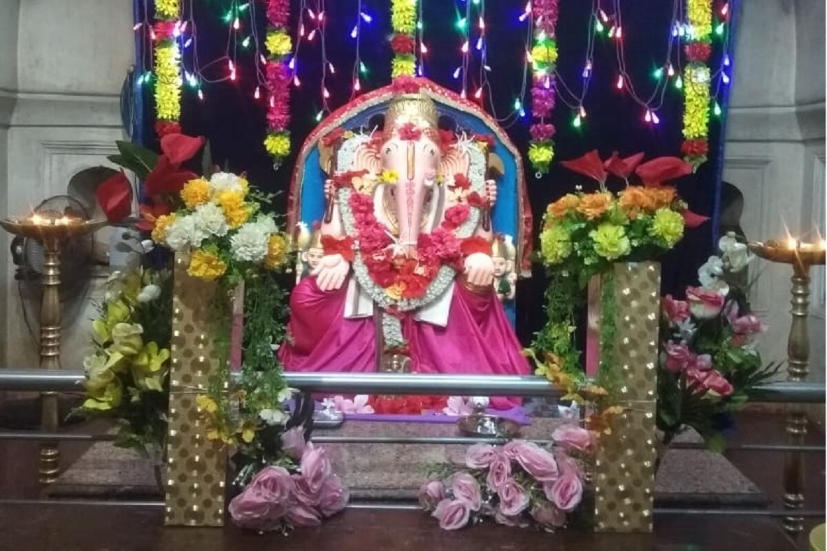 1750 साली या मंदिराचा पहिला जिर्णोद्धार झाला, परंतु यापूर्वीही हे मंदिर या समुद्रकिनारी अस्तित्वात होते. 1750 साली या मंदिराचा पहिला जिर्णोद्धार झाला, परंतु यापूर्वीही हे मंदिर या समुद्रकिनारी अस्तित्वात होते.