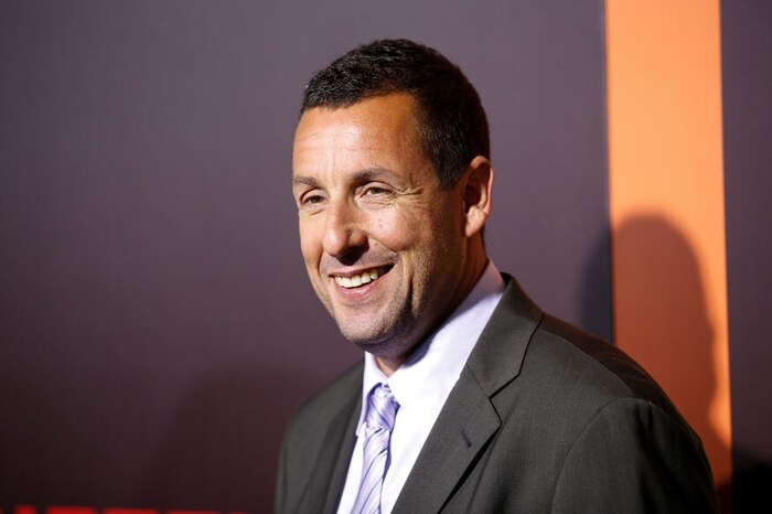 यानंतर अॅडम सँडलर (Adam Sandler)आहे. त्याची कमाई 41 मिलियन डॉलर आहे. 