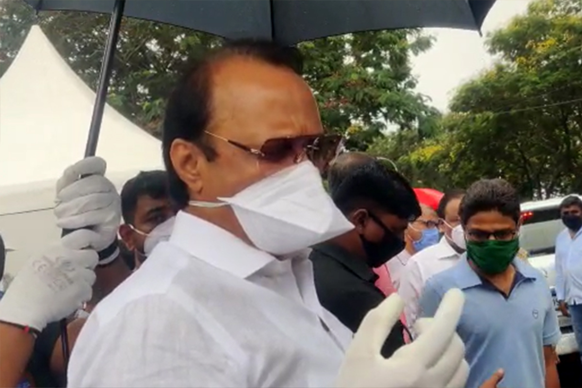 मनसे नगरसेवकावर भडकले अजित पवार; म्हणाले, लांबून बोला...आमचे 4 मंत्री कोरोना पॉझिटिव्ह!