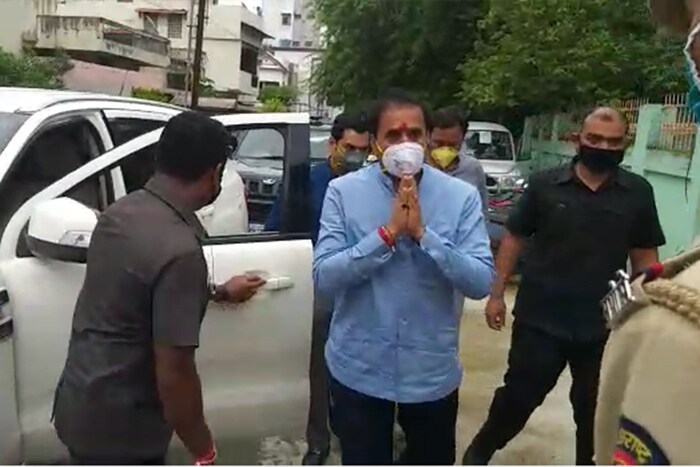 नागपूरच्या भारतनगर परिसरात राहतात दीपक साठे याचे आई-वडील आणि नातेवाईक