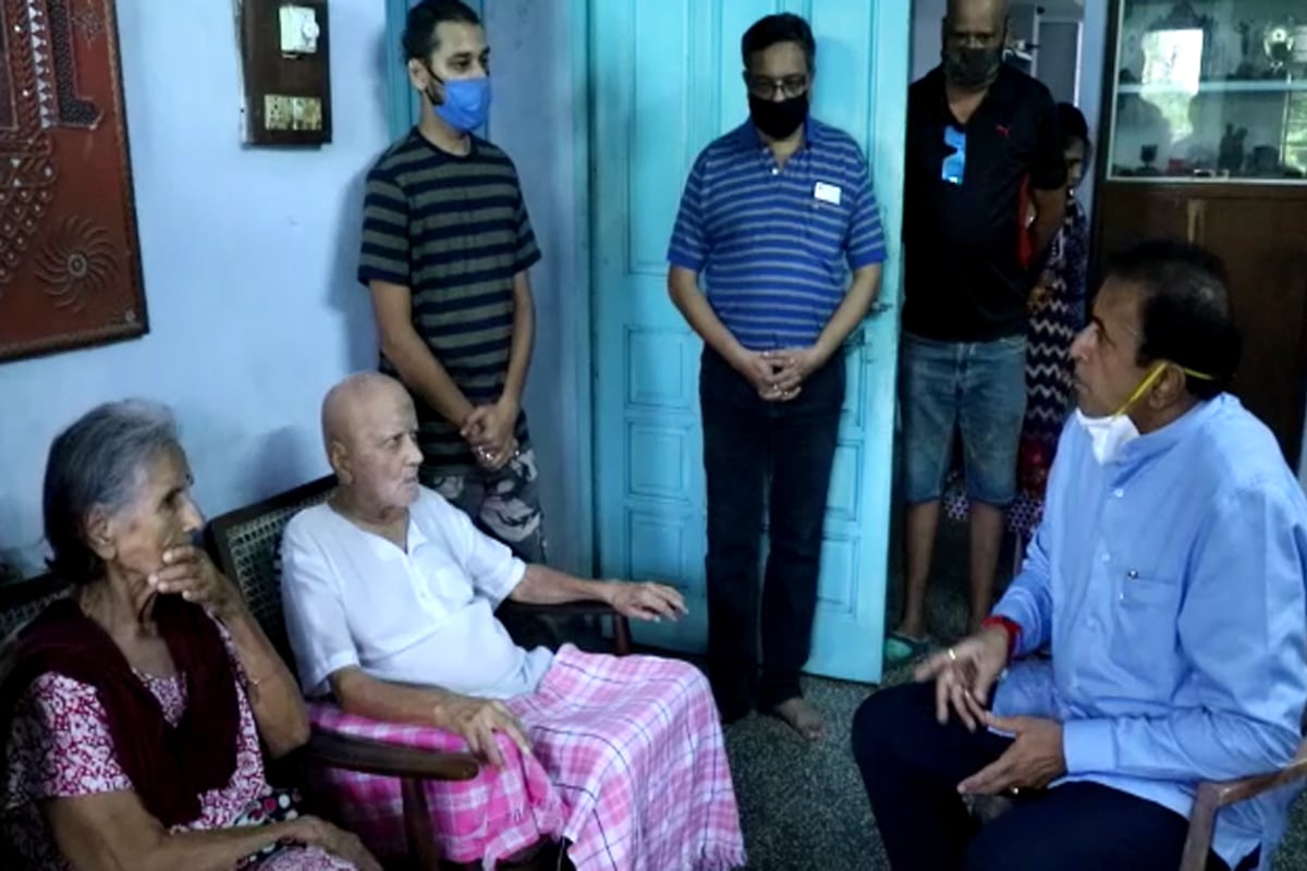 दीपक साठे यांची आई लीलाबाई साठे यांचा आज (शनिवार) 83 वा वाढदिवस आहे. आईच्या वाढदिवशी दीपक सरप्राईज देणार होते. दीपक साठे यांची आई लीलाबाई साठे यांचा आज (शनिवार) 83 वा वाढदिवस आहे. आईच्या वाढदिवशी दीपक सरप्राईज देणार होते.