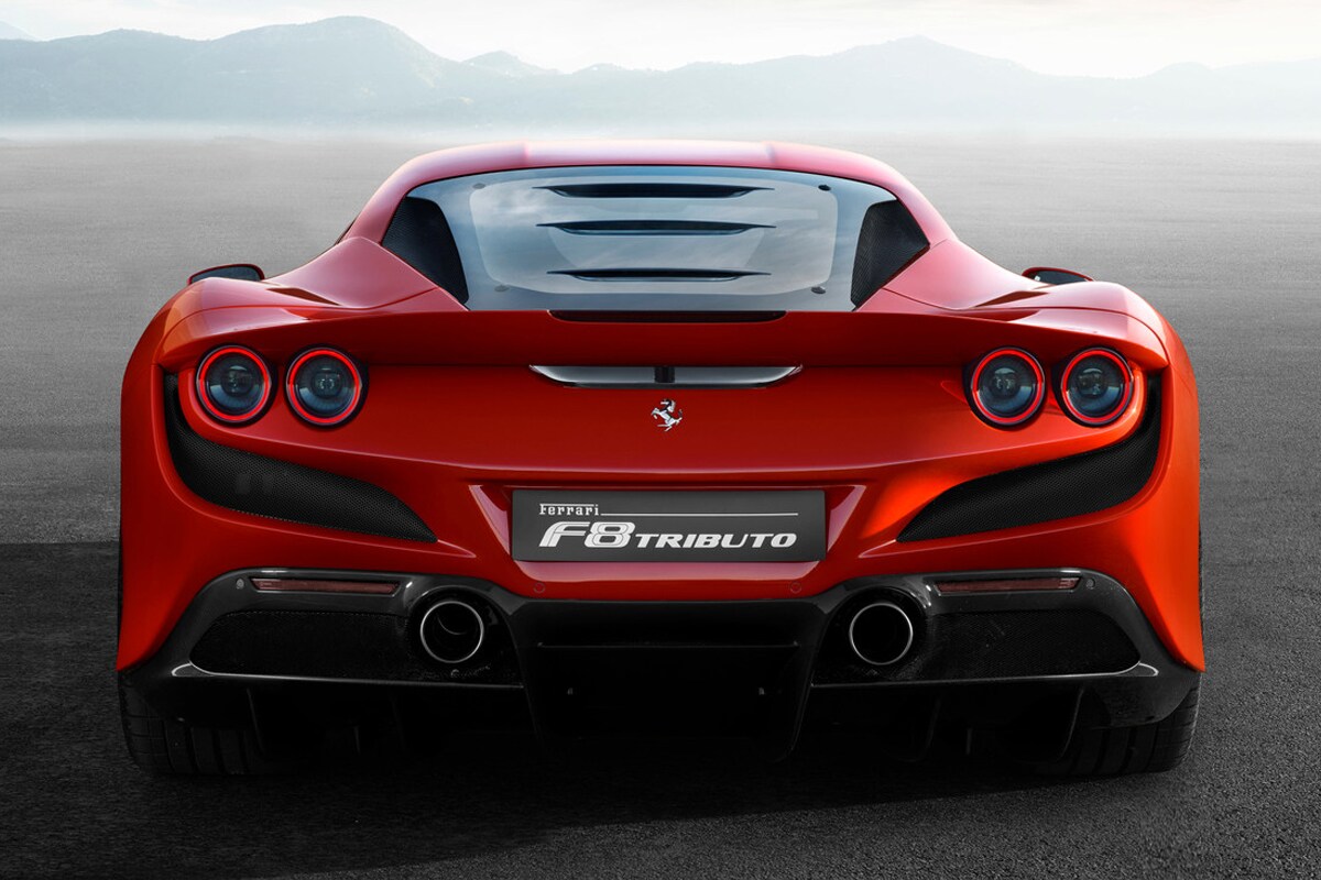 Ferrari F8 Tributo मध्ये तब्बल 3.9 लिटर ट्विन टर्बो व्ही 8 इंजिन दिले आहे. या इंजिनमधून तब्बल 730 PS इतकी पॉवर आणि 770 NM चा टॉर्क जनरेट होतो. Ferrari F8 Tributo मध्ये तब्बल 3.9 लिटर ट्विन टर्बो व्ही 8 इंजिन दिले आहे. या इंजिनमधून तब्बल 730 PS इतकी पॉवर आणि 770 NM चा टॉर्क जनरेट होतो.