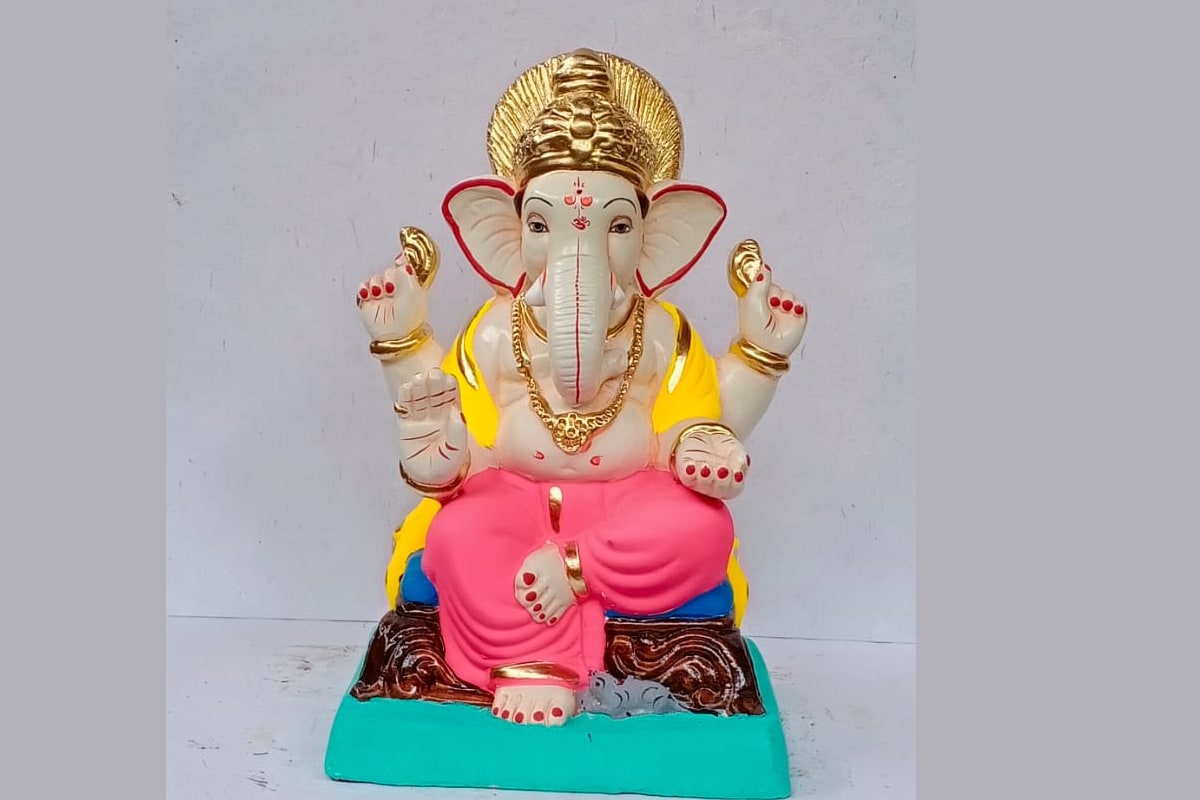 पुण्यातील एक नावाजलेली संस्था असलेल्या 'हँडमेड पेपर्स इन्स्टिट्यूट' अर्थात हातकागद संस्थेतर्फे यंदा पर्यावरणपूरक गणेश मूर्ती उपलब्ध करून देण्यात आल्या आहेत. पुण्यातील एक नावाजलेली संस्था असलेल्या 'हँडमेड पेपर्स इन्स्टिट्यूट' अर्थात हातकागद संस्थेतर्फे यंदा पर्यावरणपूरक गणेश मूर्ती उपलब्ध करून देण्यात आल्या आहेत.