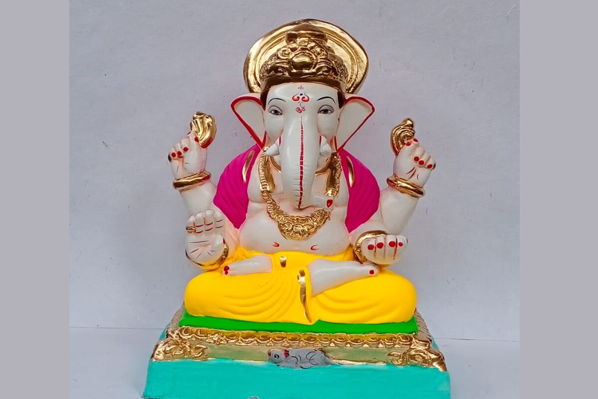 जुनी परंपरा व नवा सर्जनशील दृष्टीकोन यांचा मेळ साधत आता ही संस्था कार्यरत आहे. हस्तोद्योग, शाश्वत व पुनर्वापर या तत्त्वावर आधारित या गणेशमूर्ती बनविण्यात आल्या आहेत. जुनी परंपरा व नवा सर्जनशील दृष्टीकोन यांचा मेळ साधत आता ही संस्था कार्यरत आहे. हस्तोद्योग, शाश्वत व पुनर्वापर या तत्त्वावर आधारित या गणेशमूर्ती बनविण्यात आल्या आहेत.