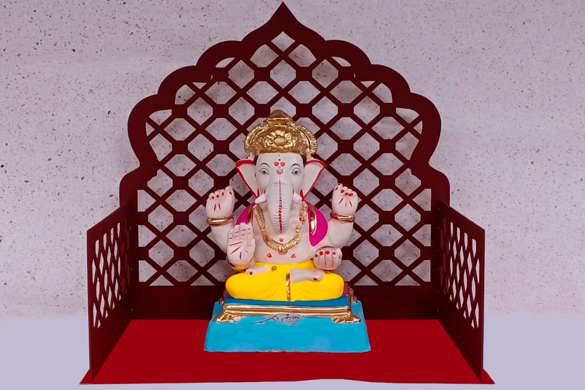 यात श्रीमंत दगडूशेठ हलवाई गणेशमूर्ती, म्हैसुरी, पद्मासनातील, पेशवाई, चौरंगावरील अशा विविध प्रकारातील, आकर्षक रंगसंगतीत व विविध उंचीच्या गणेशमूर्ती कृषी महाविद्यालय, शिवाजीनगर जवळील हातकागद संस्थेच्या दालनात उपलब्ध आहेत. यात श्रीमंत दगडूशेठ हलवाई गणेशमूर्ती, म्हैसुरी, पद्मासनातील, पेशवाई, चौरंगावरील अशा विविध प्रकारातील, आकर्षक रंगसंगतीत व विविध उंचीच्या गणेशमूर्ती कृषी महाविद्यालय, शिवाजीनगर जवळील हातकागद संस्थेच्या दालनात उपलब्ध आहेत.